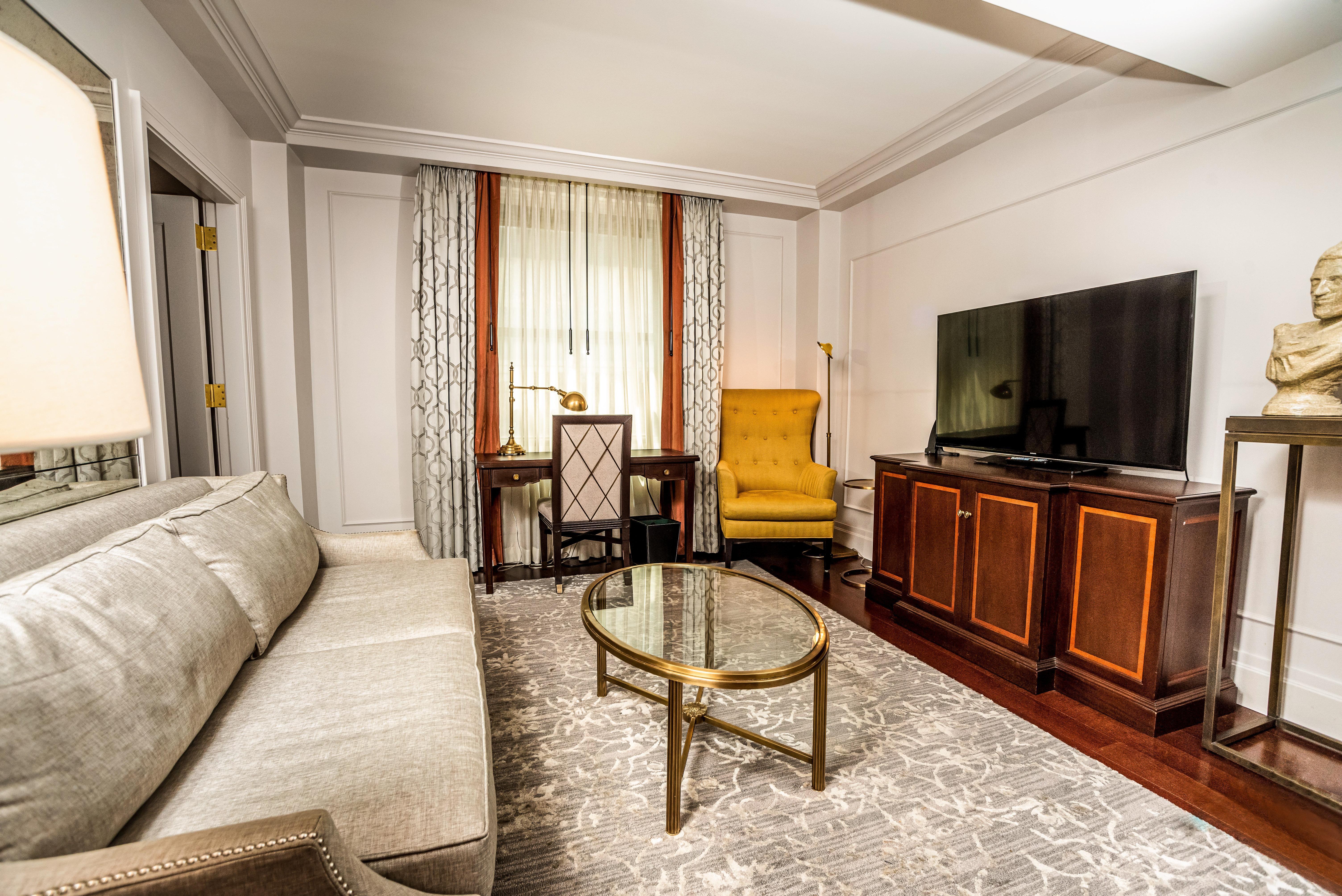 Intercontinental New York Barclay Hotel By Ihg Luaran gambar A living room at the Waldorf Astoria Chengdu